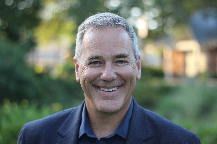 After retiring from the Army, Bob Dixon used the leadership skills he developed over the years to launch 5 Eagles Leadership, with high-ranking former commissioned and non-commissioned officers serving as coaches to company leaders.