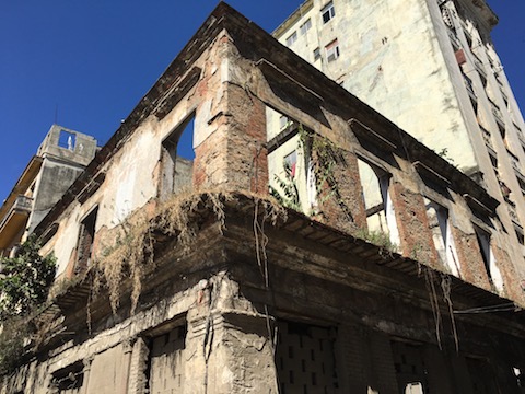 Crumbling building in Havana